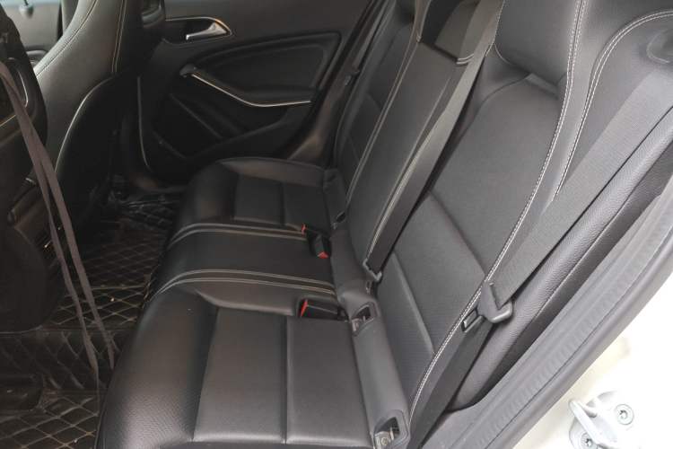 Used Mercedes-Benz GLA 2015 GLA 220 4MATIC Fashion Model Left Rear Seat