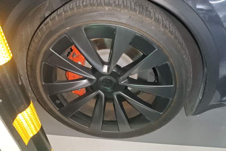 Used Tesla Model X 2023 Three-Motor All-Wheel-Drive Plaid Version Right Front Wheel Hub