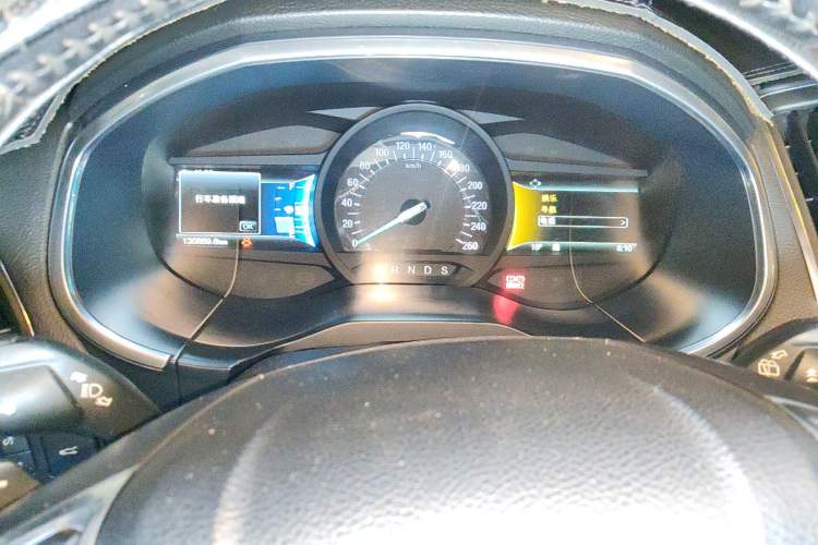 Used Ford Edge 2018 EcoBoost 245 Four-Wheel Drive Titanium 7-Seater Instrument Cluster