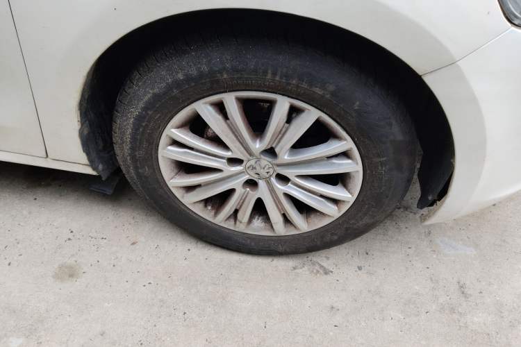 Used Citroen Elysee 2015 Zhishang Edition 1.6L Manual Fashion Model Right Front Wheel Hub