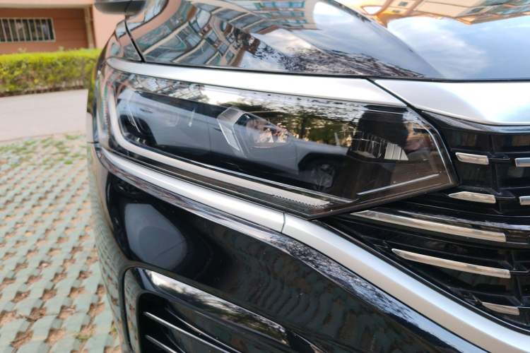 Used Volkswagen Passat 2023 Revised 330TSI Elite Edition Right Front Headlight