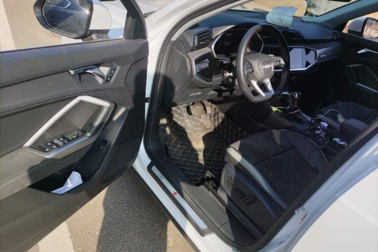 Used Audi Q3 2023 35 TFSI Fashion Dynamic Model (1.4T)