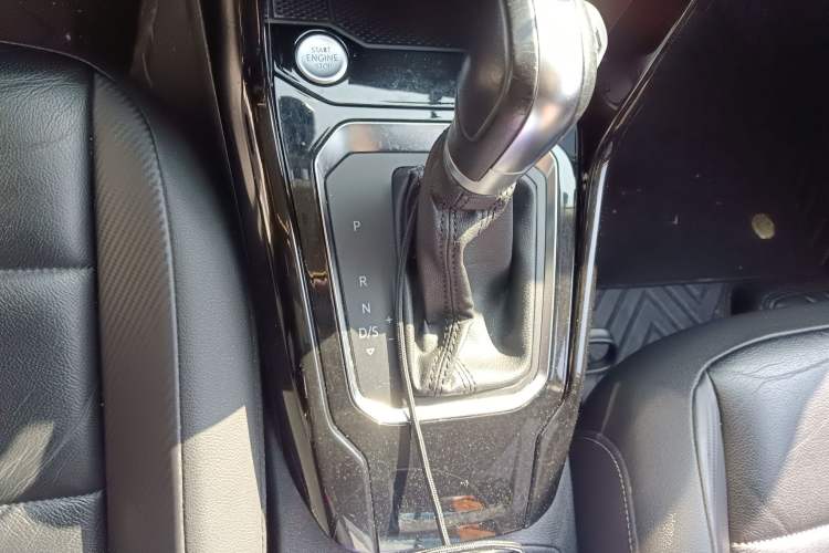 Used Volkswagen T-ROC 2019 280TSI DSG Two-Wheel-Drive Luxury Model China VI Standard
