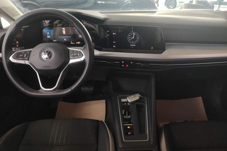 Used Volkswagen Golf 2023 Facelift 280TSI DSG Pro Audio And AC Panel