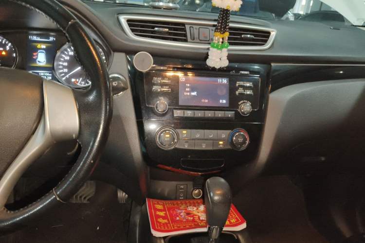 Used Nissan Qashqai 2016 2.0L CVT Luxury Edition Audio And AC Panel