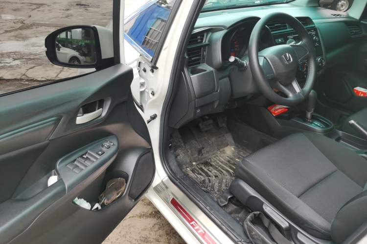 Used Honda Fit 2018 1.5L CVT Comfort Sunroof Version Driver Seat