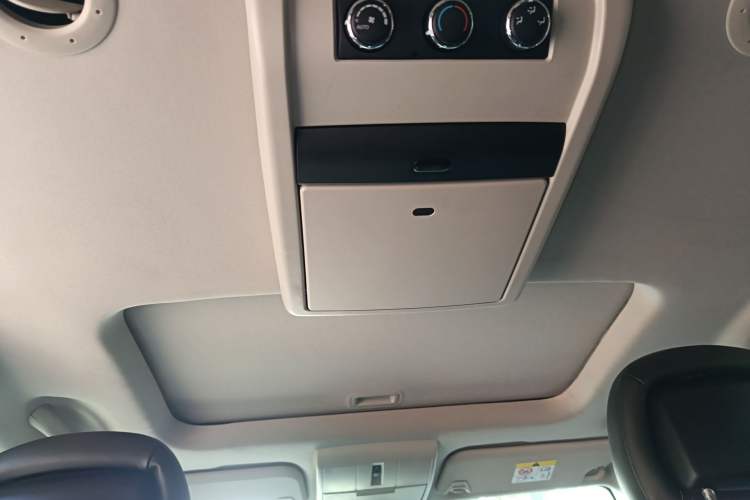 Used Dodge Journey 2013 2.4L Two-Wheel Drive Luxury Version
