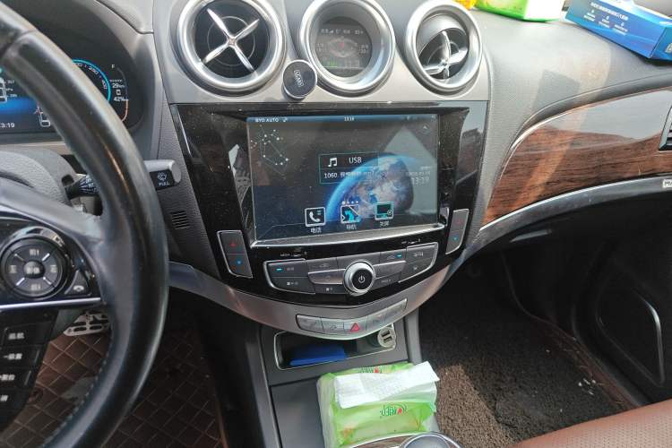 Used BYD Tang New Energy 2015 2.0T Four-Wheel-Drive Flagship Model