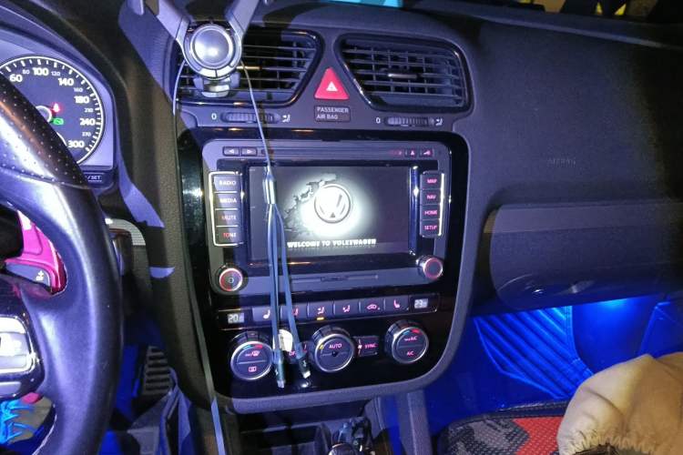 Used Volkswagen Scirocco 2011 R 2.0TSI Audio And AC Panel