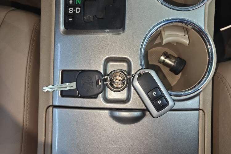 Used Toyota Highlander 2012 2.7L Two-Wheel Drive 7-Seater Luxury Edition
