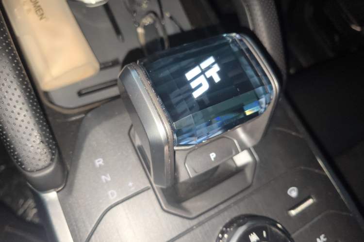 Used JETOUR Traveler 2025 1.5TD DCT Two-Wheel Drive Exploration+ Gear Lever