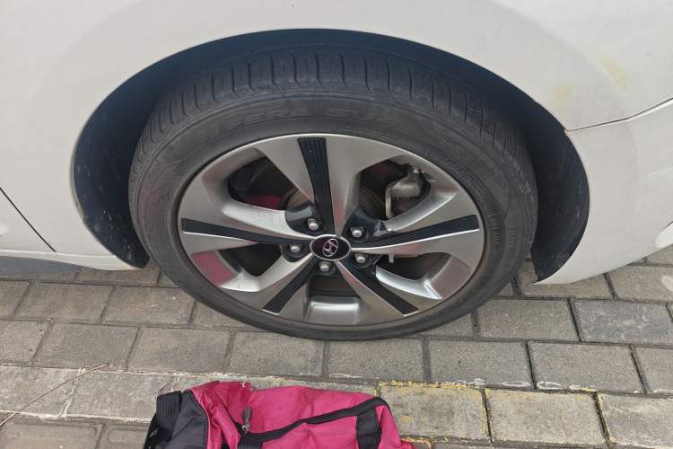 Used Hyundai Lafesta 2019 280TGDi Smart Speed Version China VI Standard Right Front Wheel Hub