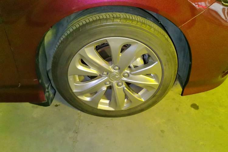 Used Honda Jade 2017 1.8L automatic Comfort version 5 seats Right Front Wheel Hub