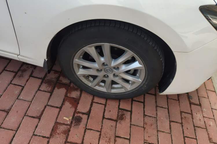 Used Mazda 3 Axela 2017 Sedan 1.5L Automatic Luxury Model Emission Standard China V Right Front Wheel Hub