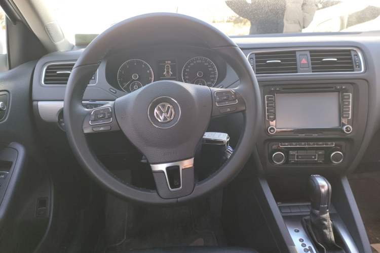 Used Volkswagen Sagitar 2014 Revised Version 1.4TSI Automatic Luxury Edition