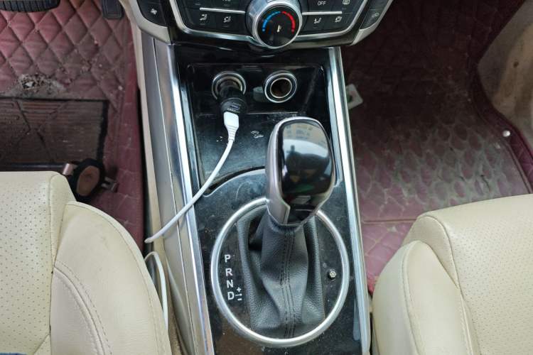 Used Zotye Domy X5 2017 Upgraded Model 1.5T CVT ZHANG GUI Version Gear Lever