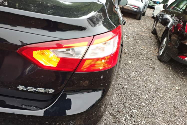 Used Ford Focus 2012 Sedan 1.6L Manual Fashion Edition
