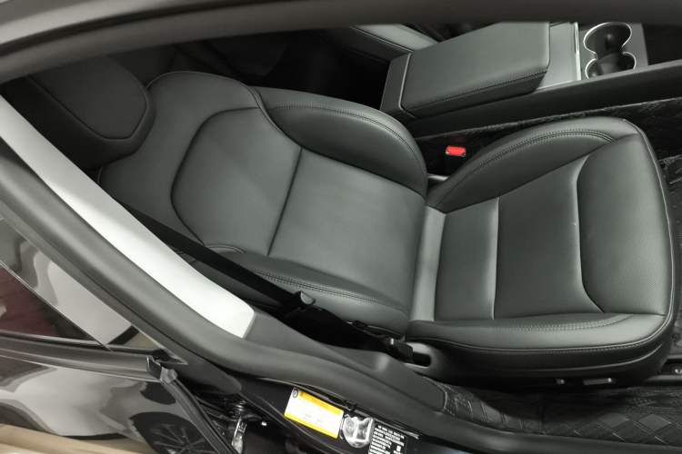 Used Tesla Model 3 2025 Model Revised Long-Range Rear-Wheel-Drive Version Right Front Seat