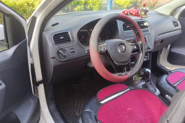 Used Volkswagen Polo 2016 1.6L Automatic Comfort Model
