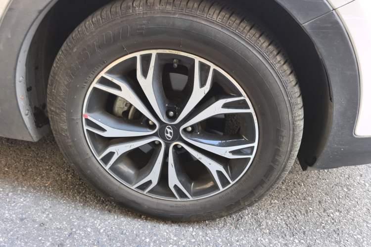 Used Hyundai Santa Fe 2017 2.0T Automatic Two-Wheel Drive Smart Version 7 Seats
