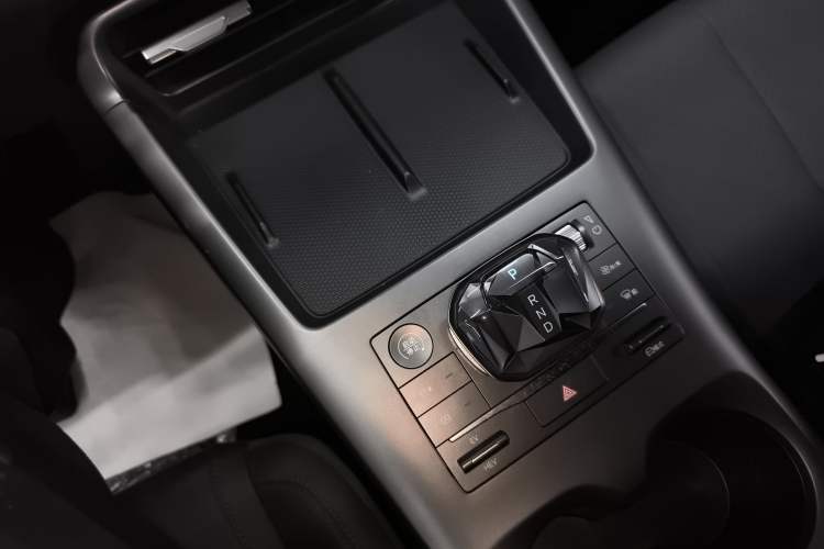 Used BYD Qin PLUS 2025 DM-i Smart Drive 55KM Leading Model Gear Lever