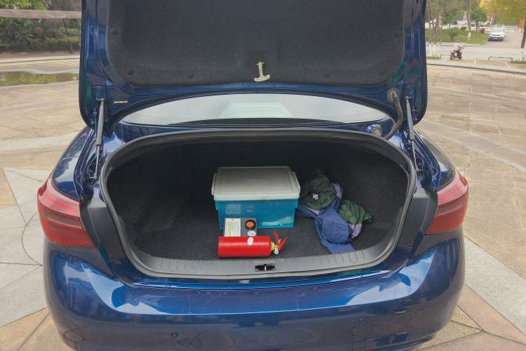 Used Infiniti Q50L 2018 2.0T Enjoyment Version China VI Standard