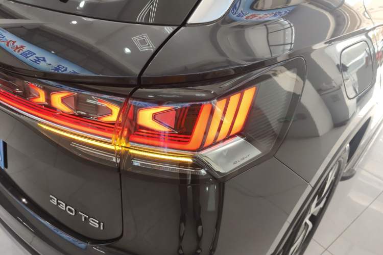 Used Volkswagen Tayron 2023 330TSI Two-Wheel-Drive Luxury Plus Advanced Version Right Rear Taillight