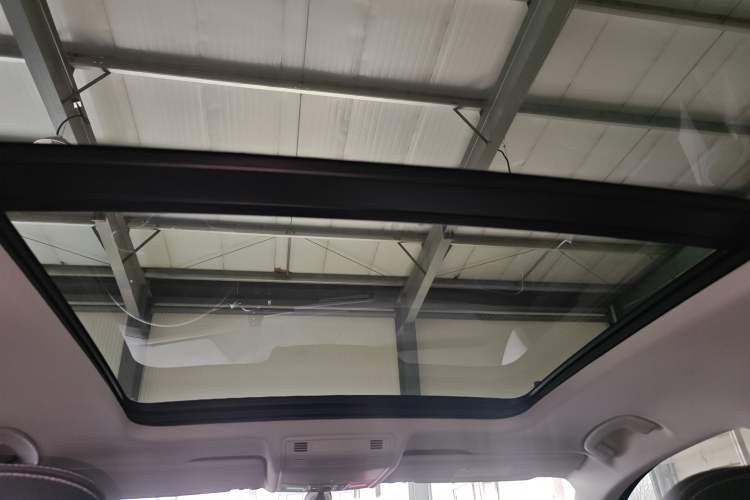 Used Volkswagen Tayron 2024 300TSI Two-Wheel-Drive Luxury Plus Advanced Version Headliner