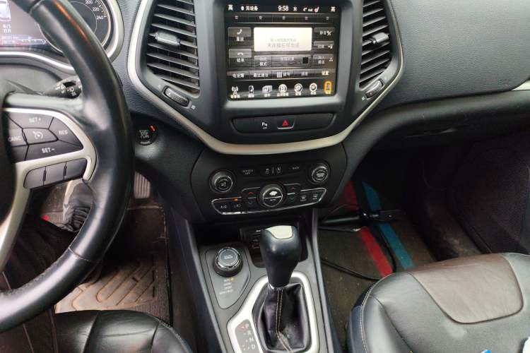 Used Jeep Cherokee 2016 2.4L Professional Smart Version
