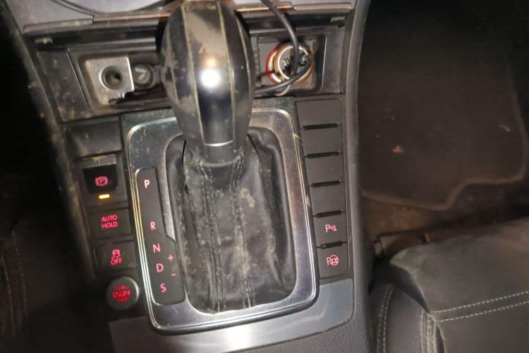 Used Volkswagen FAW-Volkswagen CC 2013 2.0 TSI Luxury Model Gear Lever