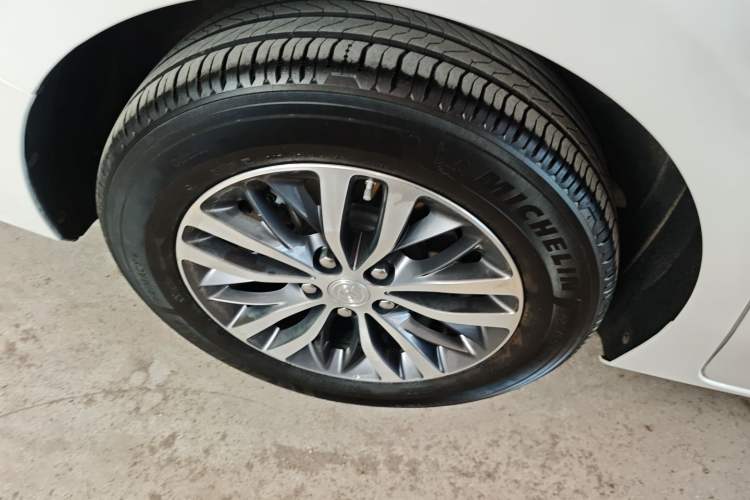 Used Buick GL8 2021 ES Land Cruiser 653T Luxury Edition Exterior 5