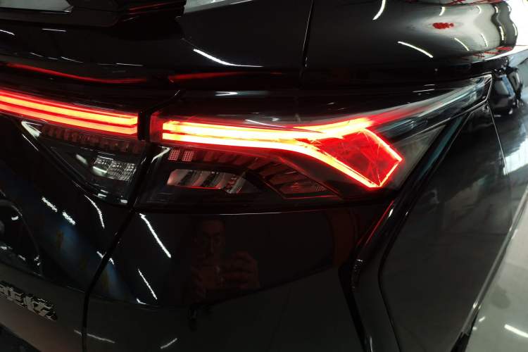 Used Dongfeng Aeolus Yixuan 2021 230T Automatic Zuiying Knight Edition Right Rear Taillight