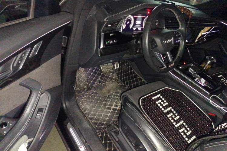 Used Audi Q8 2021 55 TFSI Prestige Dynamic Edition Driver Seat