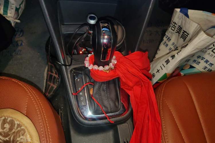 Used Volkswagen Jetta 2015 Value Edition 1.6L Automatic Fashion Version Gear Lever