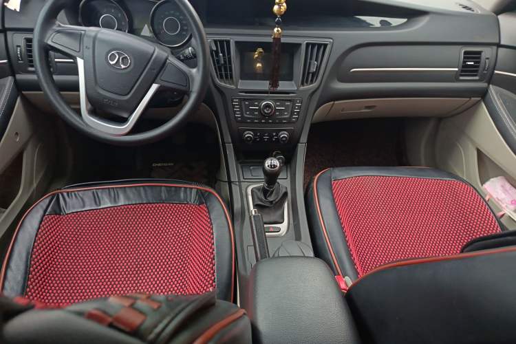 Used BAIC Senova D50 2014 1.5L manual standard version
