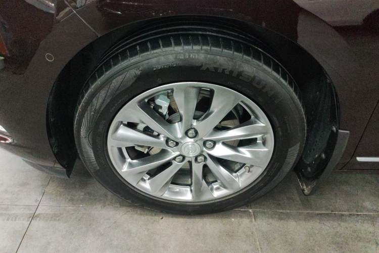 Used Buick GL8 2022 Avenir Aivia Six-Seat Deluxe Edition Left Front Wheel Hub