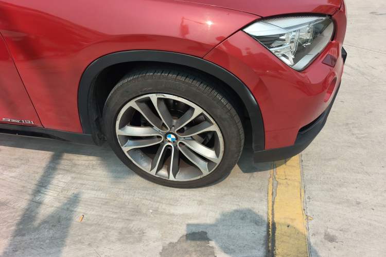 Used BMW X1 2013 sDrive18i Sport Design Package Right Front Wheel Hub