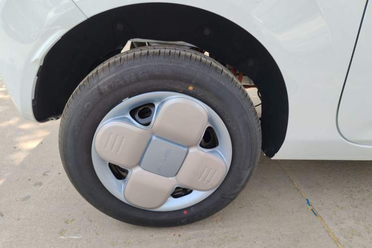 Used Geely Galaxy Panda 2024 Panda Mini 200km Endurance Bear Right Rear Wheel Hub