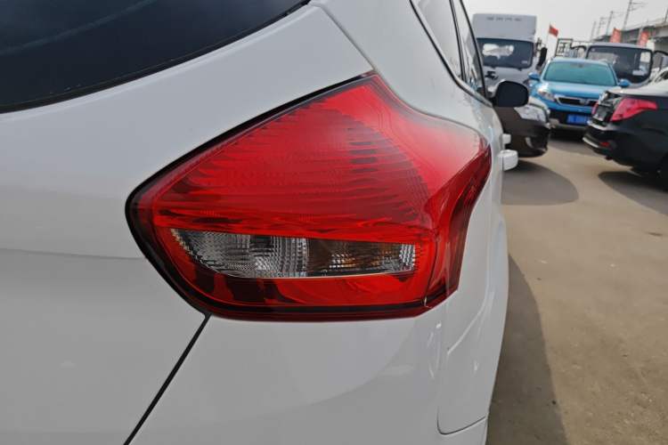 Used Ford Focus 2018 Hatchback Classic 1.6L Automatic Trendy SmartDrive Edition Right Rear Taillight