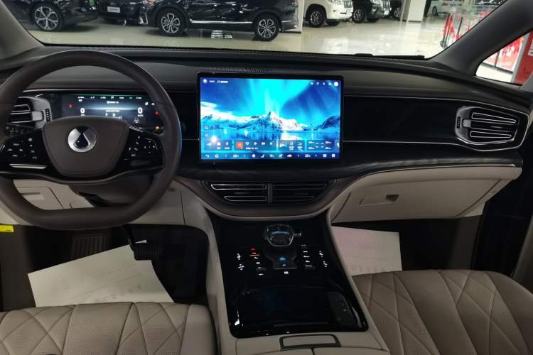 Used Denza D9 2022 DM-i 1040 Prestige Model