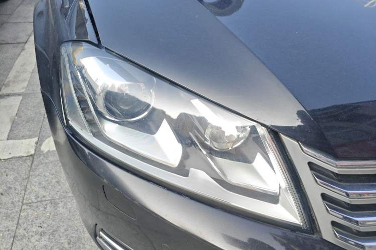 Used Volkswagen Magotan 2012 1.8TSI Luxury Model Right Front Headlight