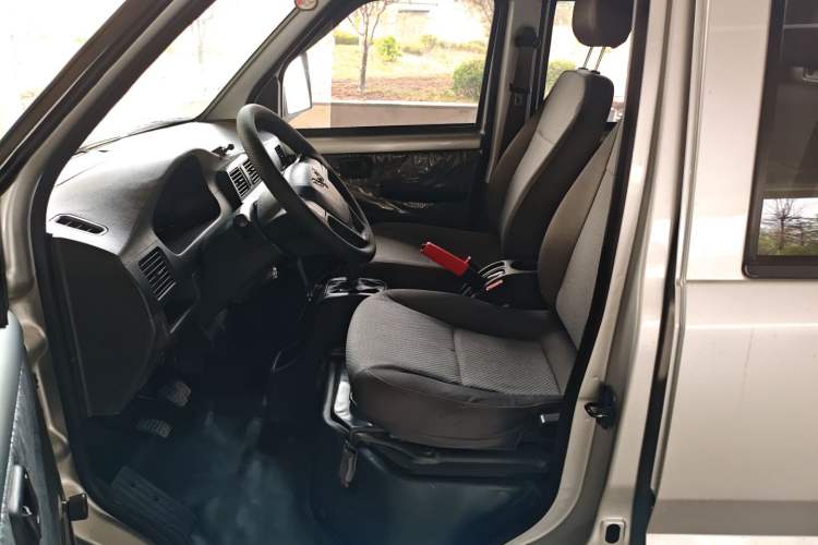 Used Wuling Rongguang Small Truck 2020 1.5L Base Version China VI Standard Double-Cab L3C Left Front Seat