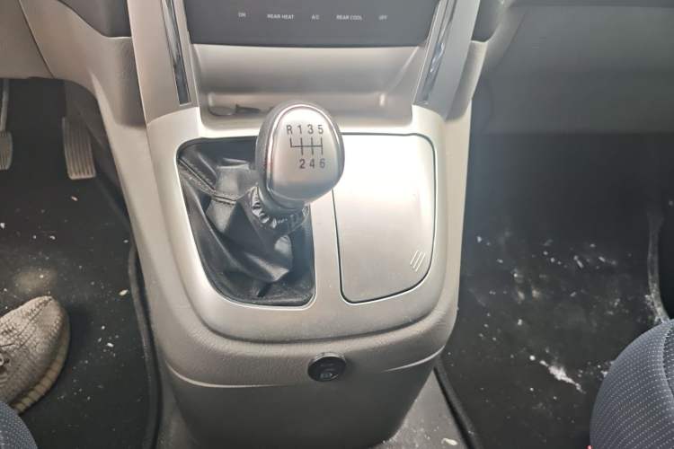 Used Foton Scenic G5 2022 2.0T Diesel Commercial Version Standard Window 5/6 Seats 4F20TC3
