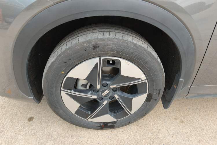 Used Geely Galaxy E5 2024 440km Exploration Version Left Front Wheel Hub