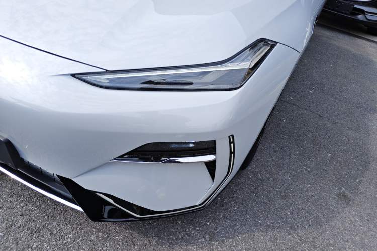 Used Geely Galaxy E8 2024 665 km Range Rear-Drive Starship Long-Range Version Left Front Headlight