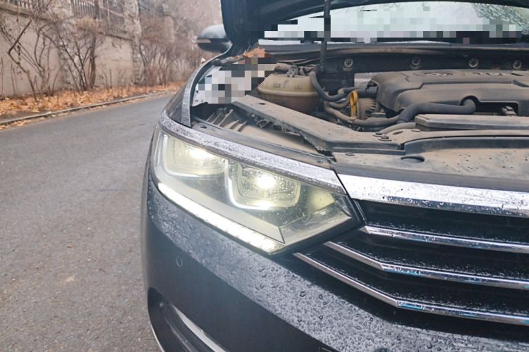 Used Volkswagen Magotan 2017 330TSI DSG Luxury Model Right Front Headlight