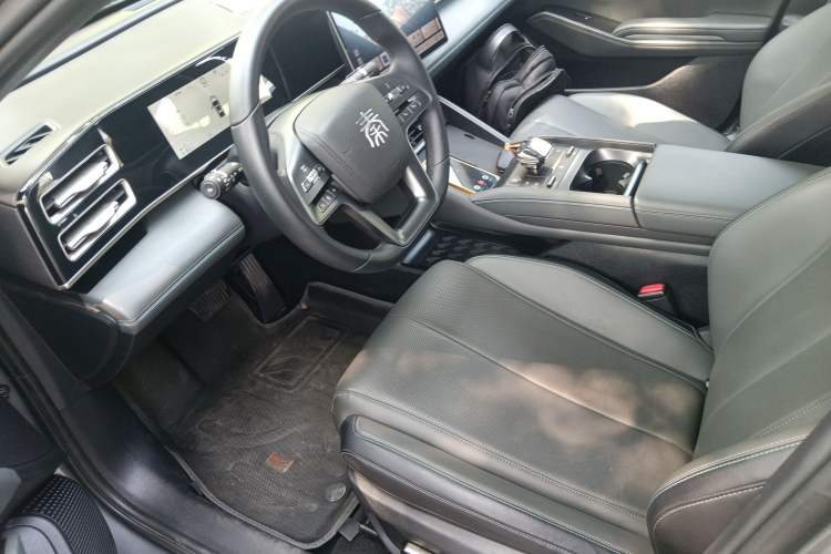 Used BYD Qin L 2025 DM-i Smart Drive 120KM Leading Model