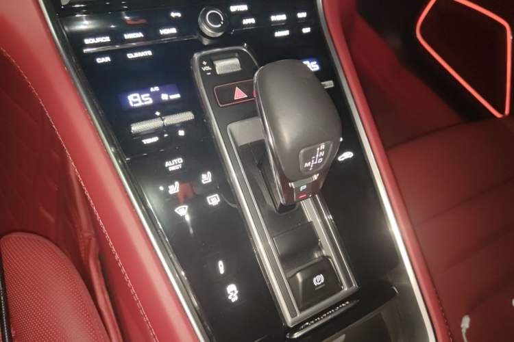Used Porsche Panamera 2023-Year Restyled Panamera Executive Extended Platinum Edition 2.9T Gear Lever