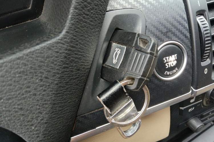 Used BMW X5 2009 xDrive30i Leading Model Vehicle Key