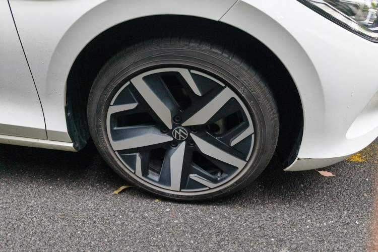 Used Volkswagen Lamando 2024 Lavida L 280TSI DSG Cool & Spicy Edition Right Front Wheel Hub